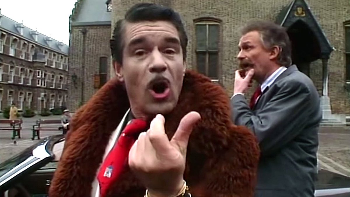 Sinds de tweet van Baudet dat hij aangifte gaat doen tegen Ollongren kan ik alleen nog maar aan Jocobse en Van Es denken. Goed jasje wel! #geengezeikiedereenrijk