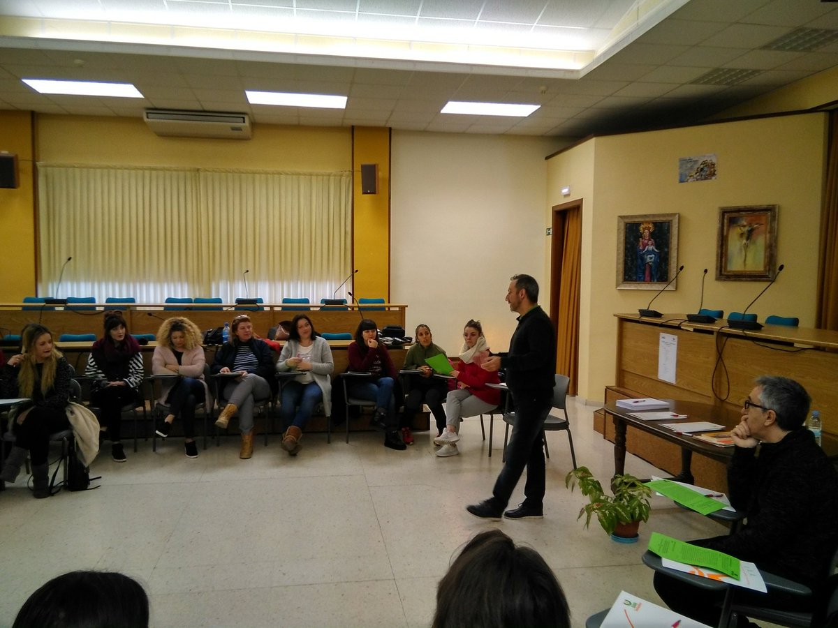 avalponasca's tweet photo. Iniciamos #planformacion @Valponasca @ESCUELAJUANS @JuanSonadorVall, F. Juan Soñador, #sistemapreventivo, con Paco López. https://t.co/NS3YpG2GKx