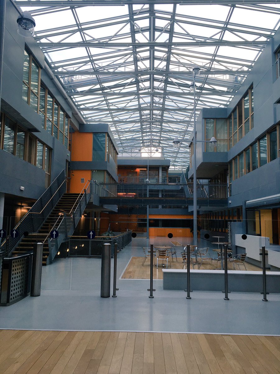 AdeMontchalin's tweet photo. 💡Merci aux équipes du #CEAList @CEAParisSaclay pour leur accueil hier !
✅Des équipes de recherche mixte avec des entreprises
✅Du soutien financier et R&amp;D à la création de start-ups
✅Innovation de rupture #IA #Design #EfficaciteEnergetique
🔜Création du #DigiHall @ParisSaclay https://t.co/aNv85lbD1f