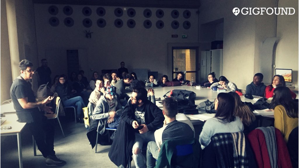 Massima attenzione dei ragazzi al primo #workshop di Gigfound @ dipartimento multimediale del Liceo Artistico Toschi di Parma
