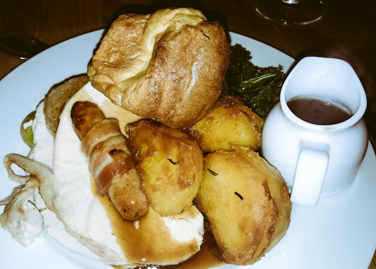 CroftersWineBar's tweet photo. THE BEST SUNDAY LUNCH FOR MILES IS BACK! We are open every Sunday 12-4pm with large family tables available &amp; a reduced price for children! Call 01376 511068 to book now📞 https://t.co/zgN2Hwi9st
