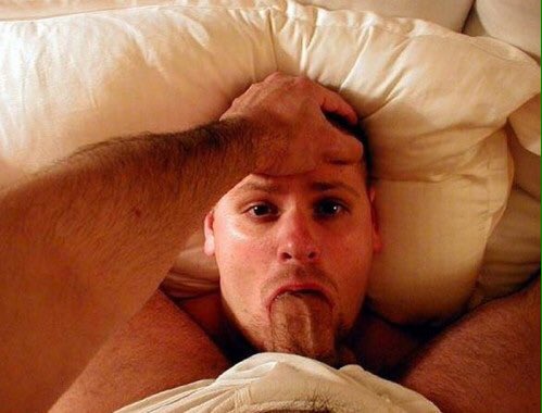 bouche2pute95's tweet photo. Photo du jour : qui aime regarder le mec droit dans les yeux quand il le pompe ? #gay #gaymale #gaymuscle #men #male #gayguy https://t.co/XPAIiqvjmy
