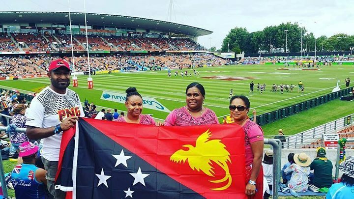 WhatsGoodPNG's tweet photo. Photo via | julz naida
Gooooooo Pukpuks!!!! 😍😊😁💪
#PNG #loudandproud #HSBCNewZealand7s #Hamilton #fortheloveofrugby🏈 #exploringnz🇳🇿 #nzsevens #Rugby https://t.co/lq0wtURiwZ https://t.co/iVM25U1hY5