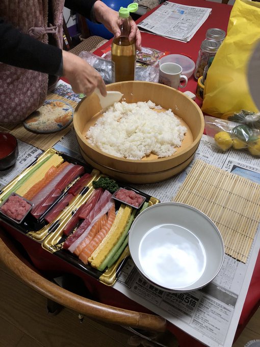 毎年恒例の(*≧∀≦*)
切ったのが唯一キュウリの入ってないやつだったw 