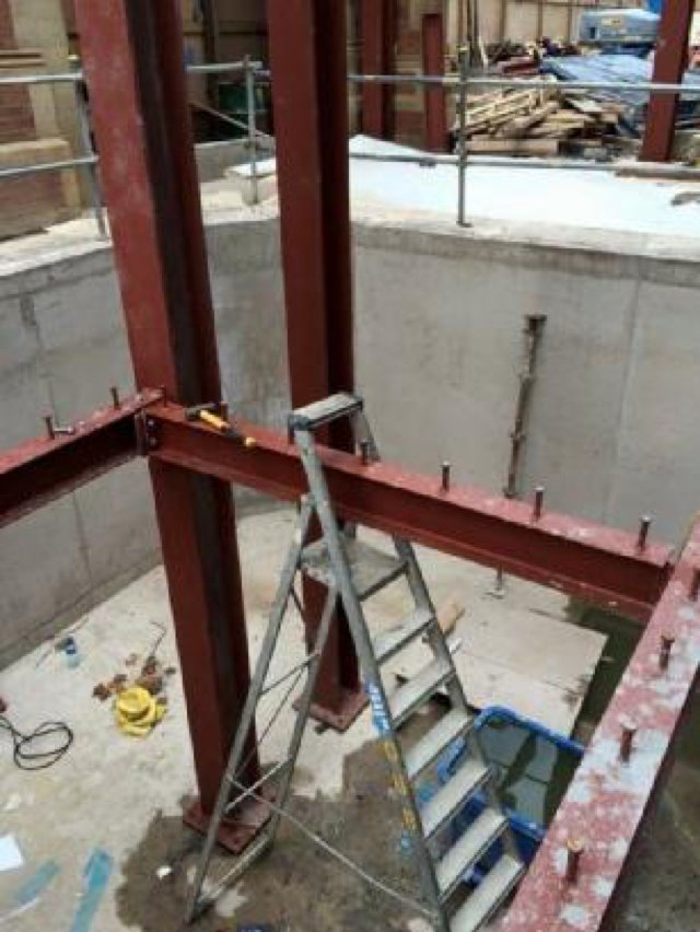 resapol's tweet photo. It always seems like a good idea at the time #healthandsafetyfail https://t.co/Xh2g6r81F5