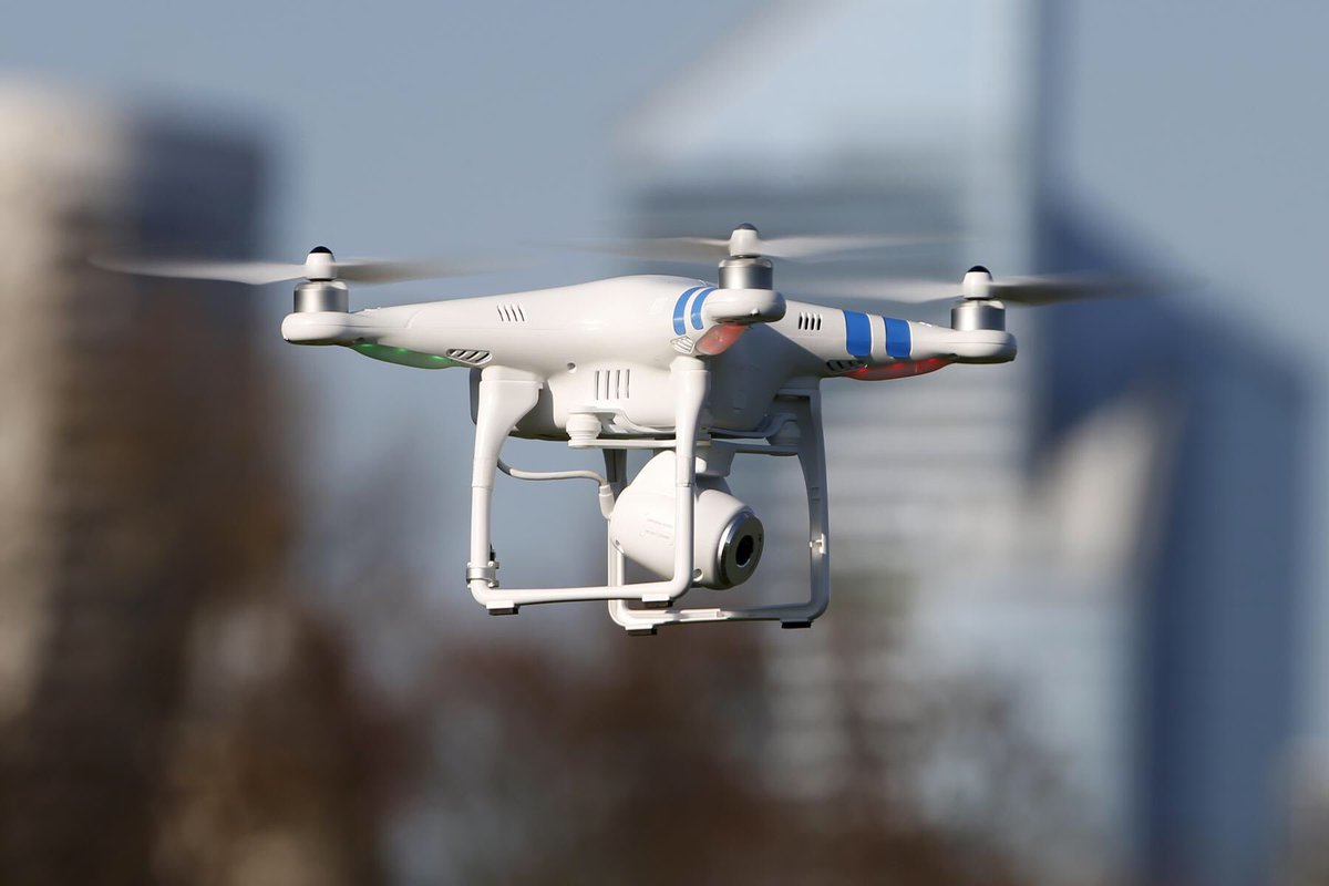 EricAndrieuEU's tweet photo. La Commmission européenne lance son plan D. Le Programme de recherche sur la gestion du trafic aérien dans le Ciel unique européen a lancé mercredi un appel à propositions visant à financer des projets de gestion du trafic de #drones en Europe: https://t.co/hnZc6BzJ46 #SESAR https://t.co/5sUtqgNjLu