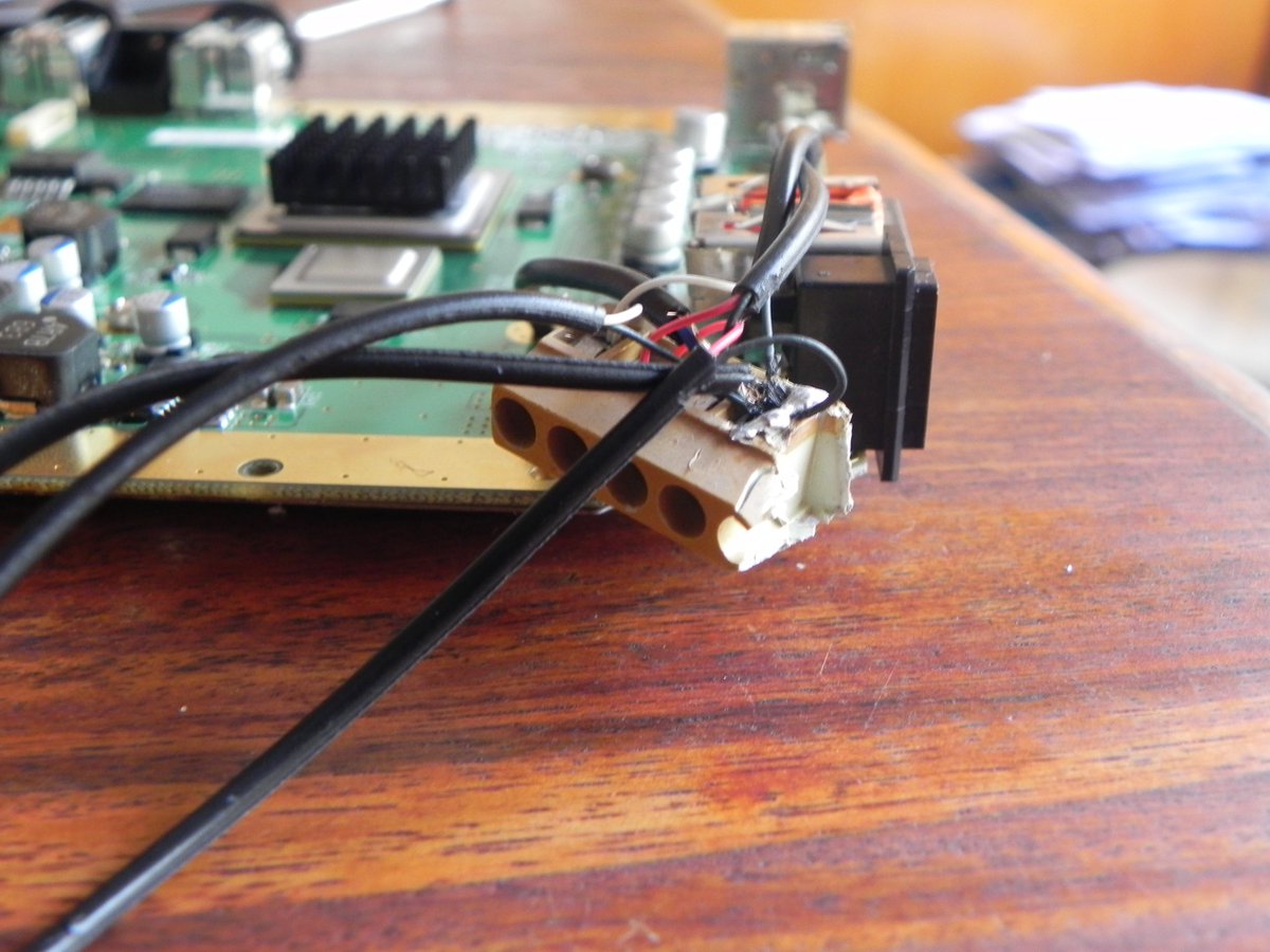PineboxGames's tweet photo. My #portable #Wii still #wip but almost there! Runs off a Li-ion battery from a dead tablet. AV outs hardwired to the screen &amp; speakers. Next is #customizing case &amp; #modding it to fit a built-in controller.

#DIY #retrogaming #gamerlife #bitbuilt #consolehacks #gaming #DragonBall https://t.co/kPZvxkCqkx