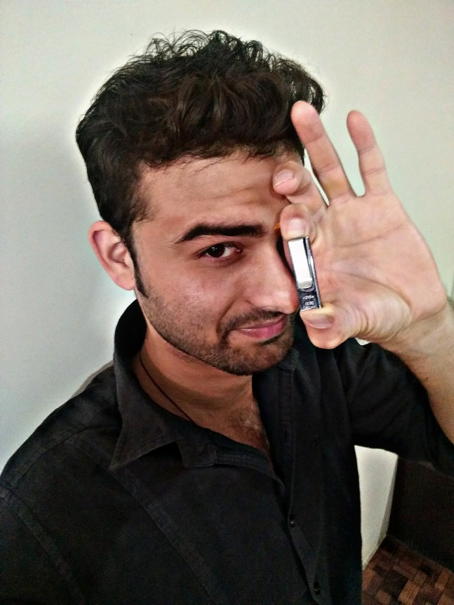 Rain_Man25's tweet photo. @HiHonorIndia Even My Data Stored In The Pendrive Of Grey Color..!!
#GreyItUp #BeyondBeauty #MaxYourBeauty #Honor9Lite https://t.co/U9GX66pmbG
