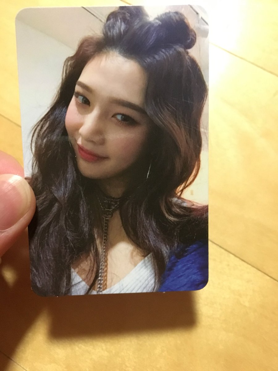 DRVdIjU5lIYAsgH's tweet photo. @RV_Photocard__ #레드벨벳 #포카 #교환

앨범 처음 샀어요~
저는 셀카수영
러비분: 셀카주현 모자주현 원합니다💛 https://t.co/62tn7BqT4I
