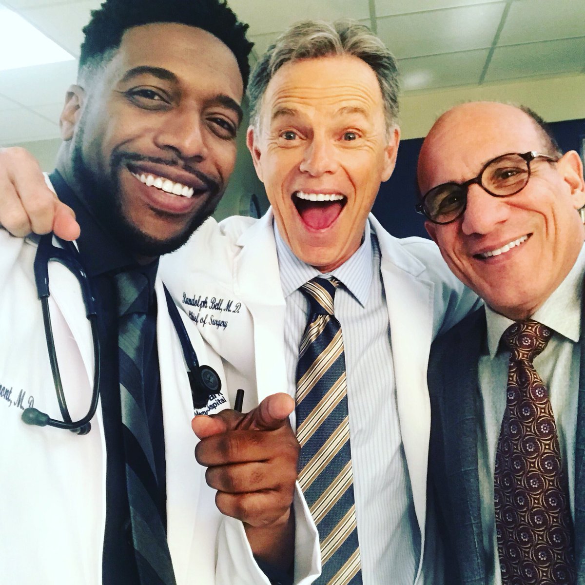 TheResident_Fox's tweet photo. #HappySaturday guys ๐
@ResidentFOX @EmilyVanCamp @TheManishDayal @shauneywood @TherealMelinaK @aholdenj @RealMerrinD @HWarrenChristie @DHillactor @JaxDallas @jockosims https://t.co/H4nq2Qm036