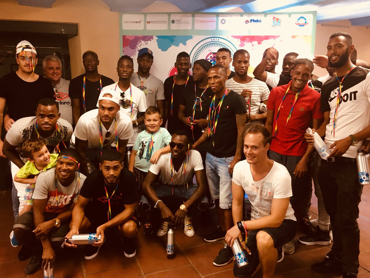 CapeTownCityFC's tweet photo. #CTCFC supports the fight against Cancer! ����💚💛🧡❤️💜
Our boys showed their support this morning at the Castle of Goodhope...
#iamCityFC #LaceUpForCancer 🌈#LUFC2018 https://t.co/yulLF1V1KZ