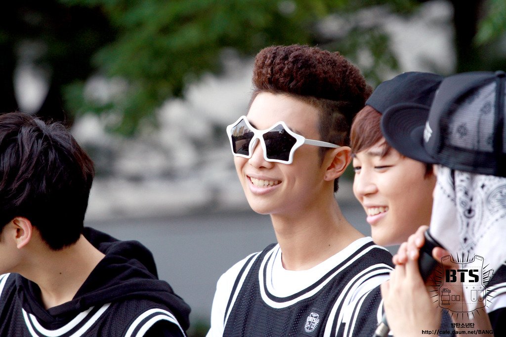 f_nxkjn's tweet image. มาไกลแค่ไหน ให้รูปมันเล่าเรื่อง #TwitterBestFandom #TeamBTS #SoompiAwards