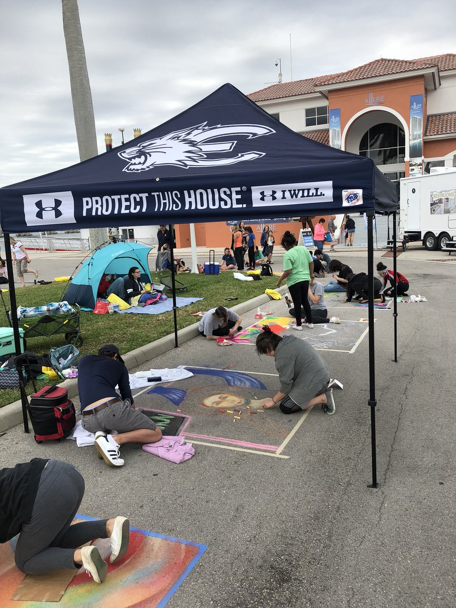 CeramicsESTERO's tweet photo. @EsteroHS students participating in #chalkblock @ArtFestFtMyers #loveleeschools https://t.co/uZ5obJultQ
