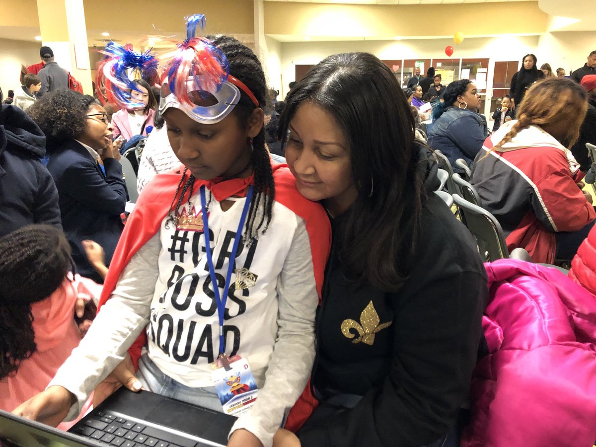 OakcliffES3151's tweet photo. Oakcliff kids at DCSD 15th TECH fair. Some of the Oakcliff 11:00 competitors. #dcsdstem @OakcliffEagle1 #DCSDTechnologyFair https://t.co/4huBhceB7l