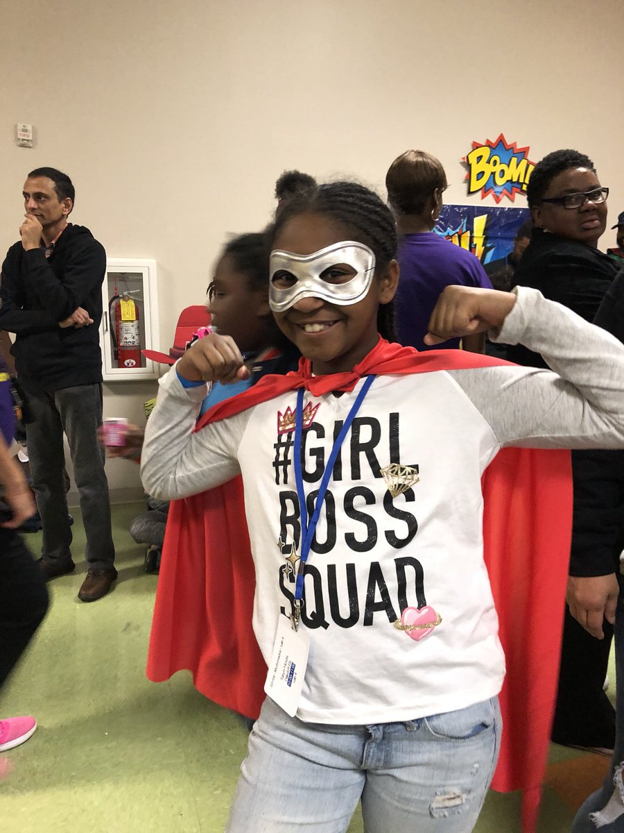 OakcliffES3151's tweet photo. Oakcliff kids at DCSD 15th TECH fair. Some of the Oakcliff 11:00 competitors. #dcsdstem @OakcliffEagle1 #DCSDTechnologyFair https://t.co/4huBhceB7l