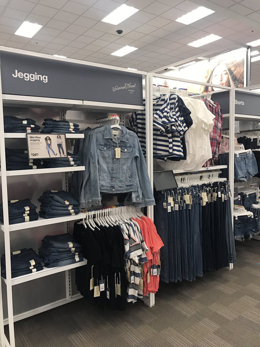 New brand #UniversalThread is inspiring our team to help guests find their perfect fit! #R100FindYourFit