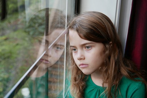 NHSuk's tweet photo. If you’re worried about a child’s mental health, encouraging them to talk can be very helpful. Useful advice here: https://t.co/i39zjq1MK9 https://t.co/CTDEAHYxdA