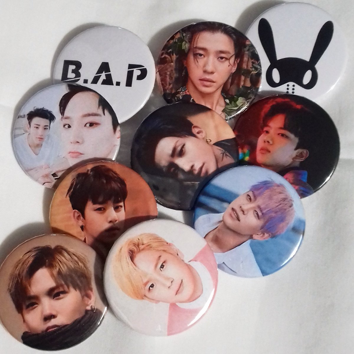 QueChapa_'s tweet photo. Si sois fans de #BAP estas chapas os encantarán!! 😉💖 

#kpop #BestAbsolutePerfect #chapaskpop #quechapa https://t.co/BtSQ6et1en