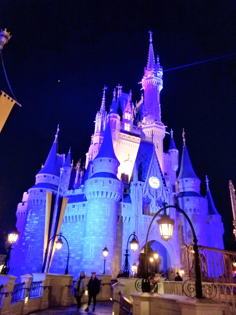KnoWDW's tweet photo. Walt Disney World Guide for Beginners.
What's 1 or 2 tips you'd offer a Disney beginner for their first trip?
I say pick your must dos but don't try to do it all and eat often.
#WaltDisneyWorld #disneynewbie https://t.co/qTNU0qzGjq https://t.co/7efd64WACO