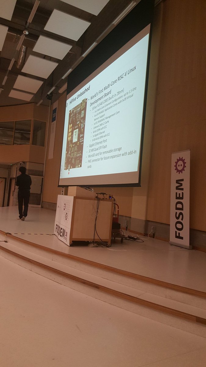 vicarriola's tweet image. #FOSDEM2018 #SiFive @SiFiveInc world&apos;s first multi-core RISC-V Linux SoC running Quake!