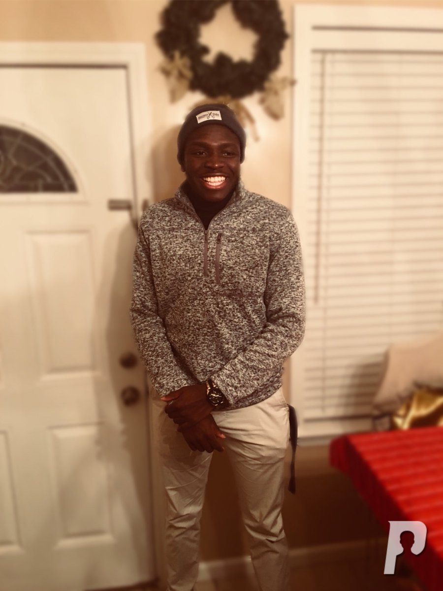 YouKnoBigO's tweet photo. This is LITERALLY all I do in pics cuz Iโm so dark ๐๐๐ #BlackMenSmiling #DarkskinProblems https://t.co/jyuYJIM5i8