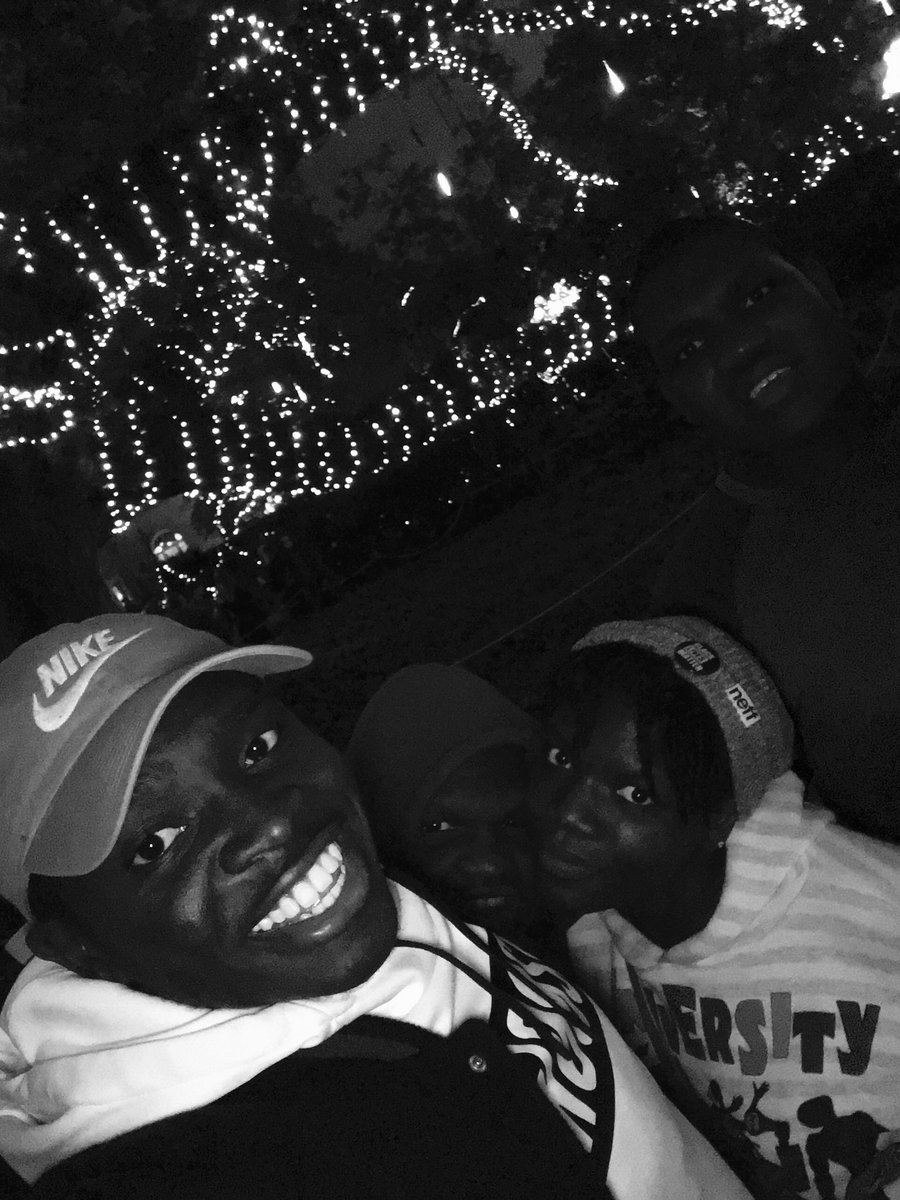 YouKnoBigO's tweet photo. This is LITERALLY all I do in pics cuz Iโm so dark ๐๐๐ #BlackMenSmiling #DarkskinProblems https://t.co/jyuYJIM5i8
