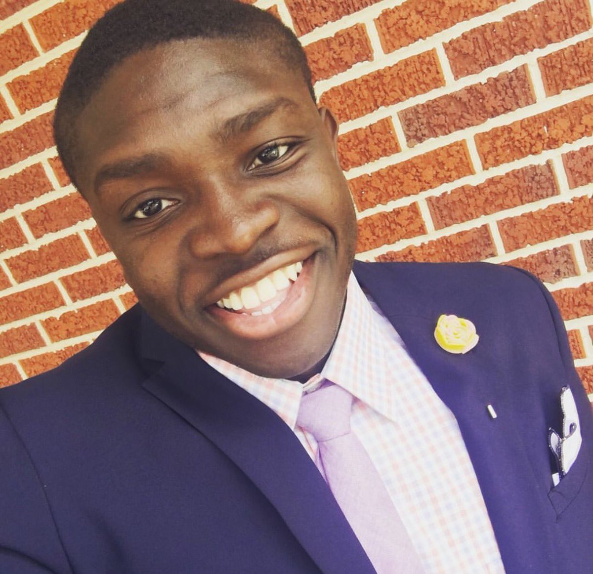 YouKnoBigO's tweet photo. This is LITERALLY all I do in pics cuz Iโm so dark ๐๐๐ #BlackMenSmiling #DarkskinProblems https://t.co/jyuYJIM5i8