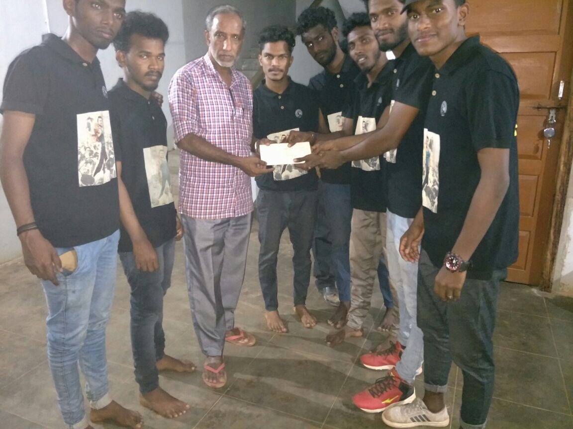 KondottySFC's tweet photo. അരീക്കോട് കുനിയിലെ കണ്ണുകാണാത്തവരുടെ അഗഥിമന്ദിരത്തിൽ ഒരു ദിവസം മുഴുവൻ അവരിലൊരാളായി അവർക്കൊരു കൈത്താങ്ങായി കൊണ്ടോട്ടി കോട്ടപ്പുറം സൂര്യ ഫാൻസ്‌ യൂണിറ്റ് 👏🏻👏🏻👏🏻👏🏻👏🏻

-> നല്ലൊരു തുകയും സംഭാവനയായി നൽകിയ കൊണ്ടോട്ടി കോട്ടപ്പുറം യൂണിറ്റിന് ഏരിയ കമ്മിറ്റിയുടെ ആശംസകൾ 👍🏻👏🏻👏🏻 https://t.co/JyUvX5k0Wd