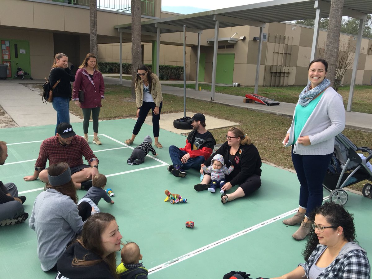 MichelleM0927's tweet photo. 1st annual staff picnic! #buildingschoolculture @CannellaElem @MattHoffHCPS @MarisaBrody @HCPSArea2 https://t.co/mGhwHxBHfq