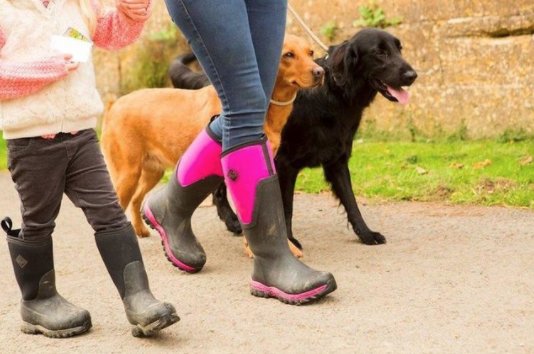 MuckBootEU's tweet image. Strolling through Saturday wearing the Arctic Sport II Tall. Your footwear can be bright, even if the weather isn’t. #MUCKIN bit.ly/2xRwKEF