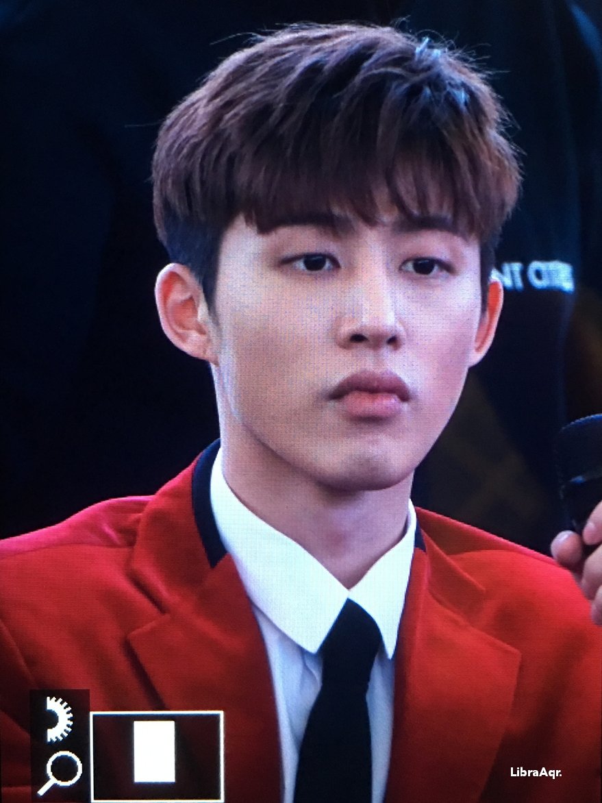 la10220207's tweet photo. #김한빈 #비아이 #아이콘 
180203 👶고양팬싸
뽀뽀해 😙 https://t.co/hRYr82muNR