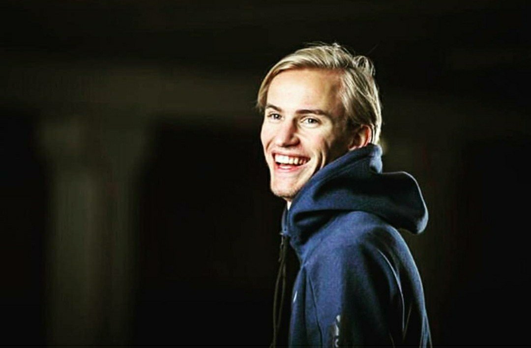 𝓌𝒾𝓀𝒶 🍂 tweet media