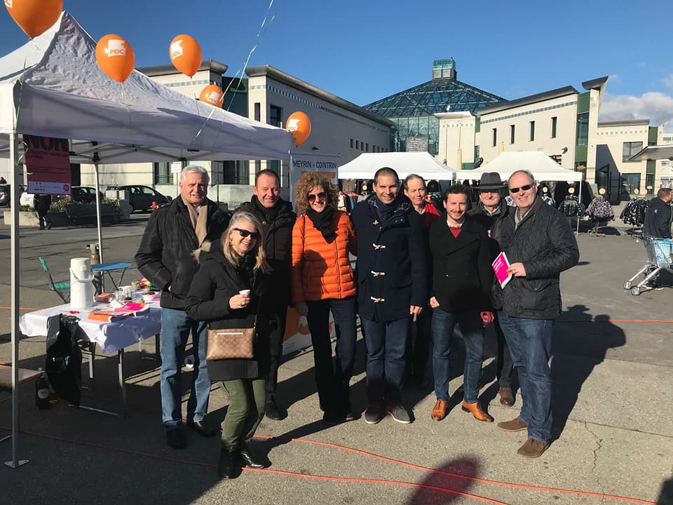 LeCentreGeneve's tweet photo. Belle mobilisation des militant-e-s et candidat-e-s du PDC aujourd'hui en Ville de Genève, à Meyrin, à Chêne Bourg et à Ferney Voltaire. #PDC2018 https://t.co/IyDGCn121C