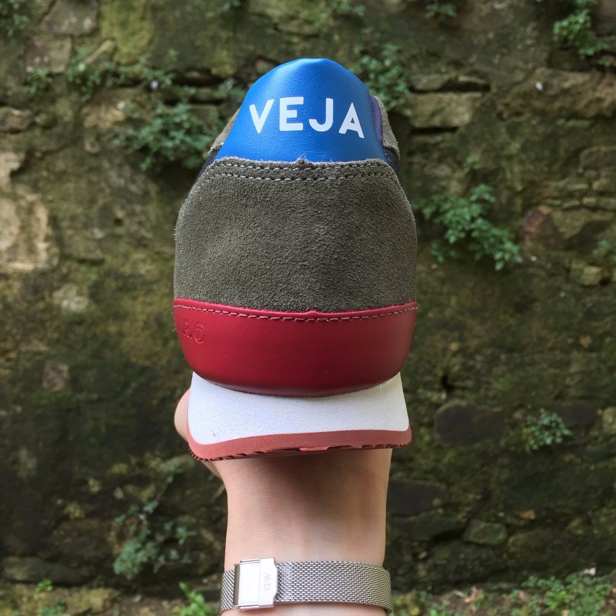 CodeShoesStore's tweet image. La Veja est disponible du 40 au 46 dans votre boutique du centre-ville de Vannes. 
#veja #vejashoes #vejaholiday #vejav10 #vejaaddict #newarrivals #sneakernews #shoesporn #lifestyle #streetstyle #sneakersaddict #shoesaddict #baskets #kicks #footwear #fashion #shoes #sneakers