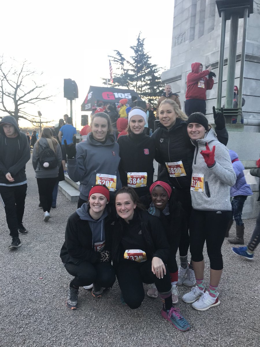 KBrumbaum's tweet image. We swam four years for this moment @packswimdive #KrispyKremeChallenge