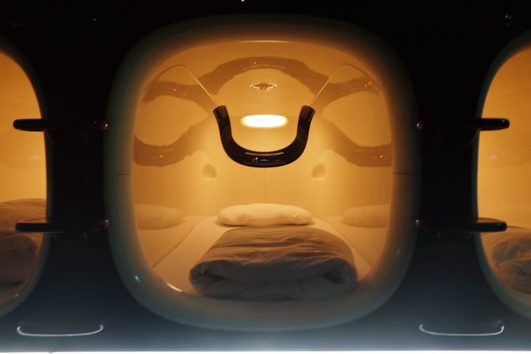Patchworkit's tweet photo. "The sleeping capsules at 9 Hours hotel, Kyoto, will make you feel like you’ve been transported into the future." https://t.co/vdtTzSMmG1 https://t.co/JMXANtS9TT