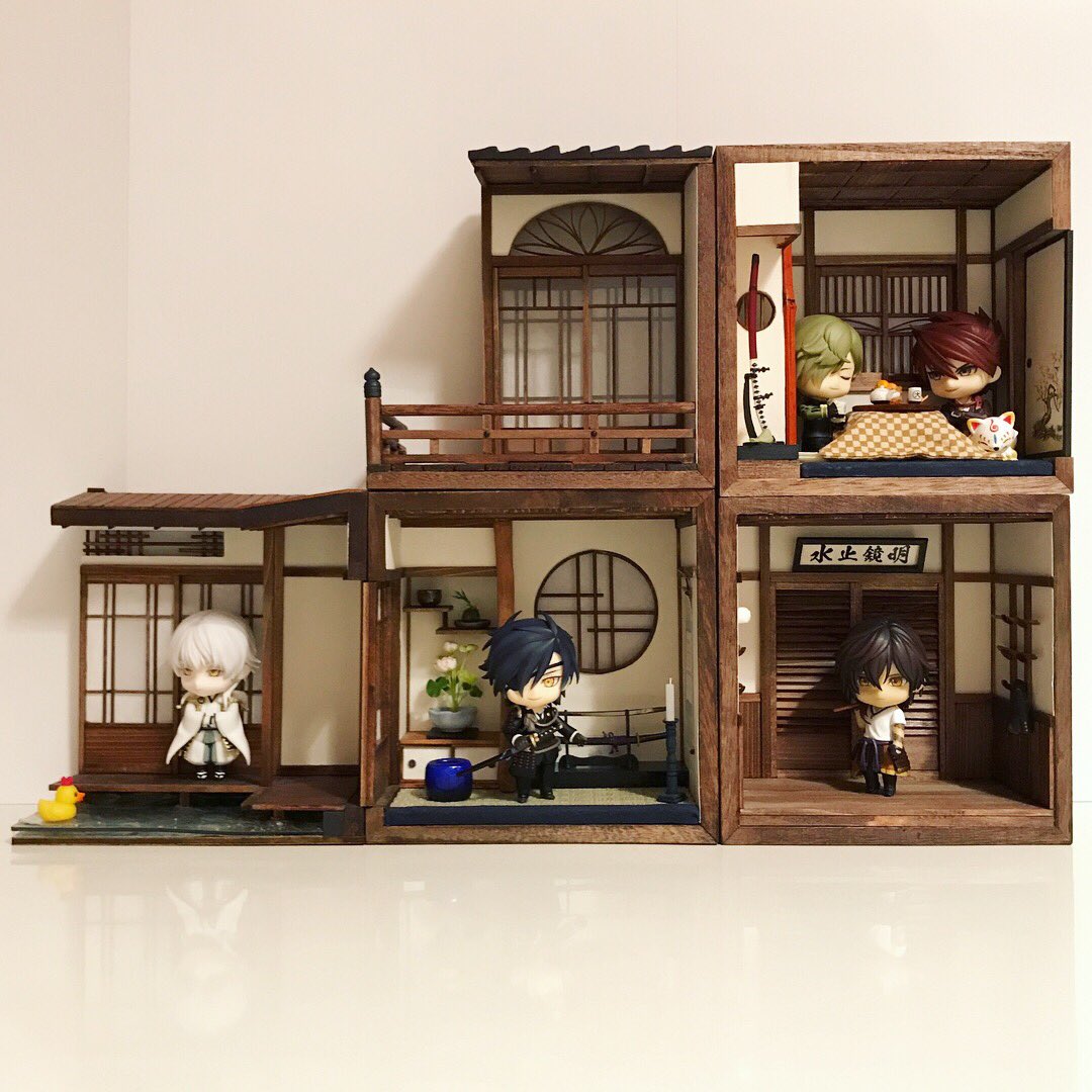 Foo Booth準備中 在 Twitter 上 我がねんどろいど本丸が５部屋になりました 古備前二振が揃ったと同時に回り廊下 源氏兄弟の部屋が完成したので またねんどろを待つ日が来てしまった 本当に待ち遠しい そしてあと2部屋増築が決まっております まずは図面作成だ٩