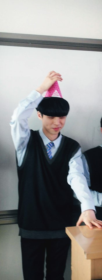 kahe1127's tweet photo. 하 진짜 훈남정석짤이자나 곤아😭😭 너의외모는 태생잘생김이엇어....💗💗💗💗💗💗

#이병곤 #믹스나인 #데뷔조 #곤곤 #덕질 #트친 #소통 #병곤💙 https://t.co/TENlth8Nf2