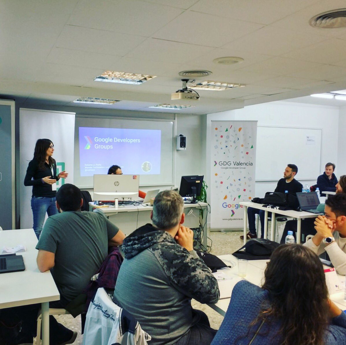 rokitana's tweet image. Let’s build a community 💪🏻#gdgvalencia #hackathonthings #wtmvalencia