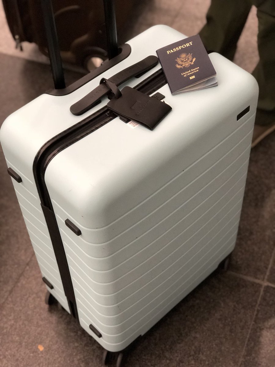 SarahEBrennan09's tweet photo. The perfect bag in the perfect color to get out of the cold and @away to the Caribbean! https://t.co/FXL6i7nNFS