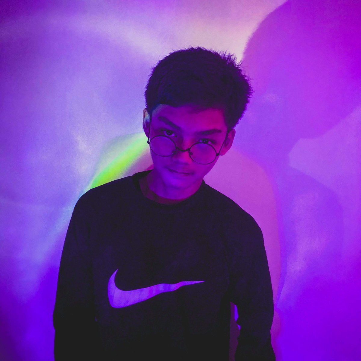 CarlJLKDC's tweet photo. Kuyaw gyud kaayo ni siya.... Christian Jhon Dalag Bauio diay iyang full name..... 14 yrs old....taga Davao City..... Nagskwela sa Holy Cross Sasa.... Section patience.... row 4 sa classroom.... Hawd og math... #photography #lowbudget #singot #cuteko https://t.co/Tj9JKMW9Ps