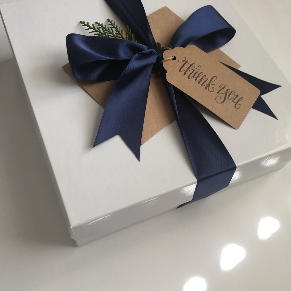 SouthernOakGift's tweet photo. One of the best parts of being in the gifting business is seeing all the many reasons you all are thankful for each other. So many heartfelt and kind sentiments written down and delivered alongside these gift boxes. #NCgiftbox https://t.co/hlvgGfAib5
