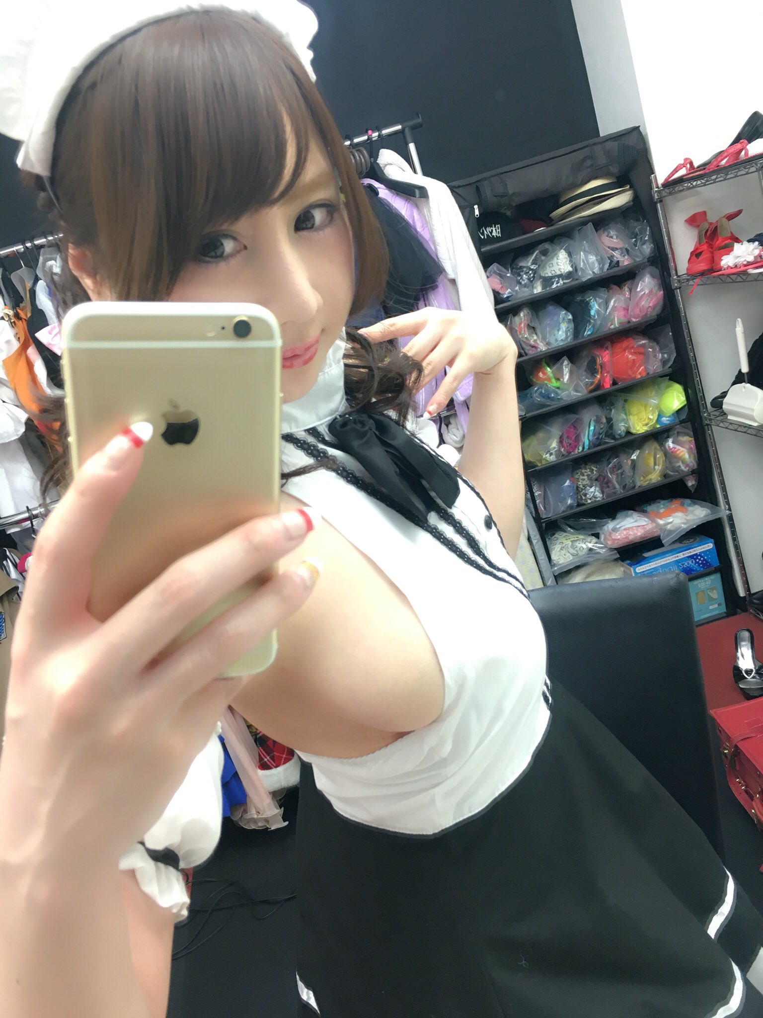 自撮り　乳  / X