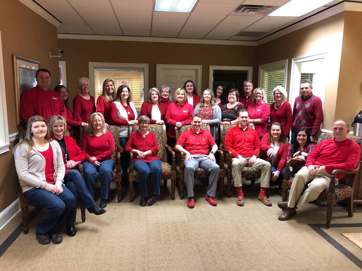 PeoplesBank_TN's tweet photo. Peoples Bank Of East Tennessee went red for National #GoRed Day! February 2nd is National Wear Red Day to bring awareness to cardiovascular disease. For more information on cardiovascular health, visit https://t.co/MexQNpKtDt #WearRedGoRed https://t.co/kKk7OyzCd0