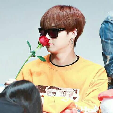 Widad9ahgase's tweet photo. Jb and flowers , a concept 😌🌸
#TwitterBestFandom #TeamGOT7 https://t.co/XNKcWZbTXy