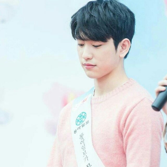 Widad9ahgase's tweet photo. Jinyoung..  a prince..  Fact only..🍑 
#TwitterBestFandom #TeamGOT7 @GOT7Official https://t.co/ASqtIvqs5P