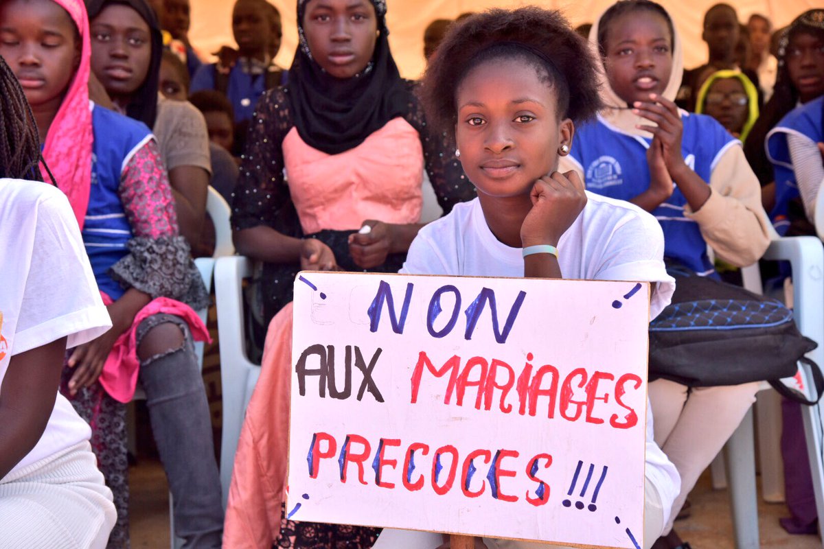 Paroleaujeunes's tweet photo. @UNYouthEnvoy 1971 cas de grossesses en milieu scolaire les élèves disent #TouchePasAmaSoeur  #Youth2030 #Senegal #GPE #Dakar2018 #FundEducation #PutyYoungPeopleFirst @UNYouthEnvoy  #YouthEnvoyInSenegal @MoussaFaye9 @mabinguengom1 https://t.co/7d6Fn0li1T