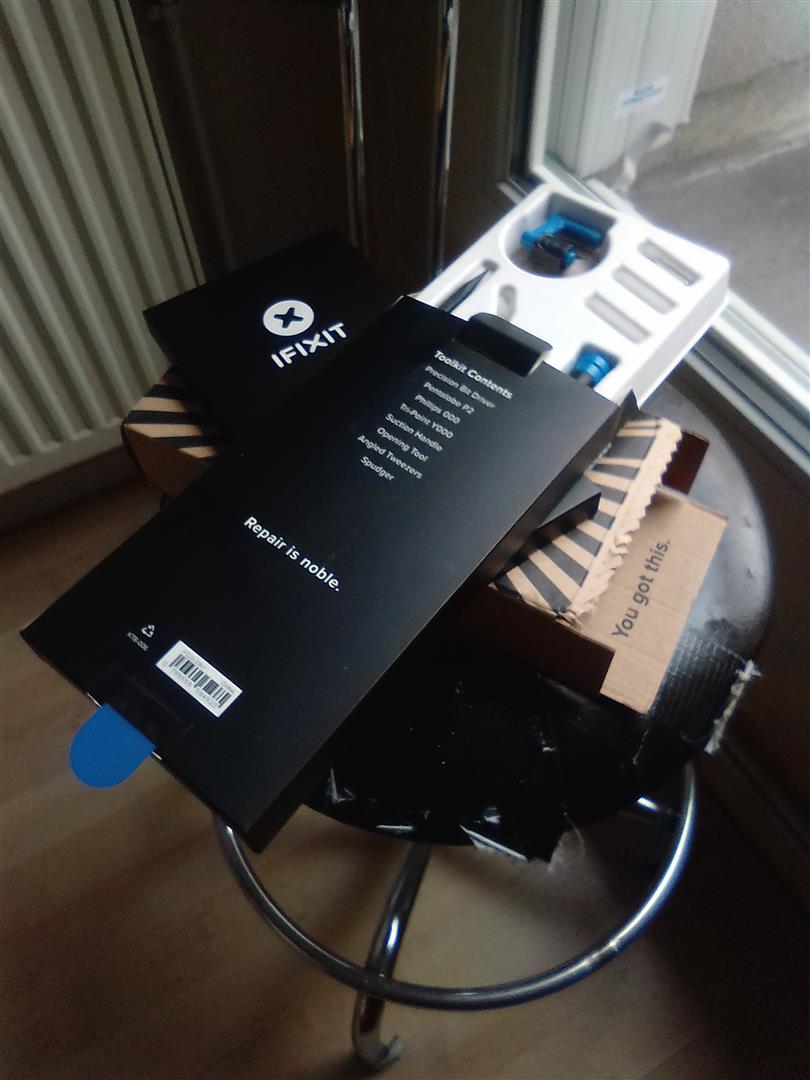 h2okapi's tweet photo. You know it's gonna be a great weekend when the postman delivers this. Happy @iFixit day! #repairisnoble #iphone5C https://t.co/bb0Lcg9fAd