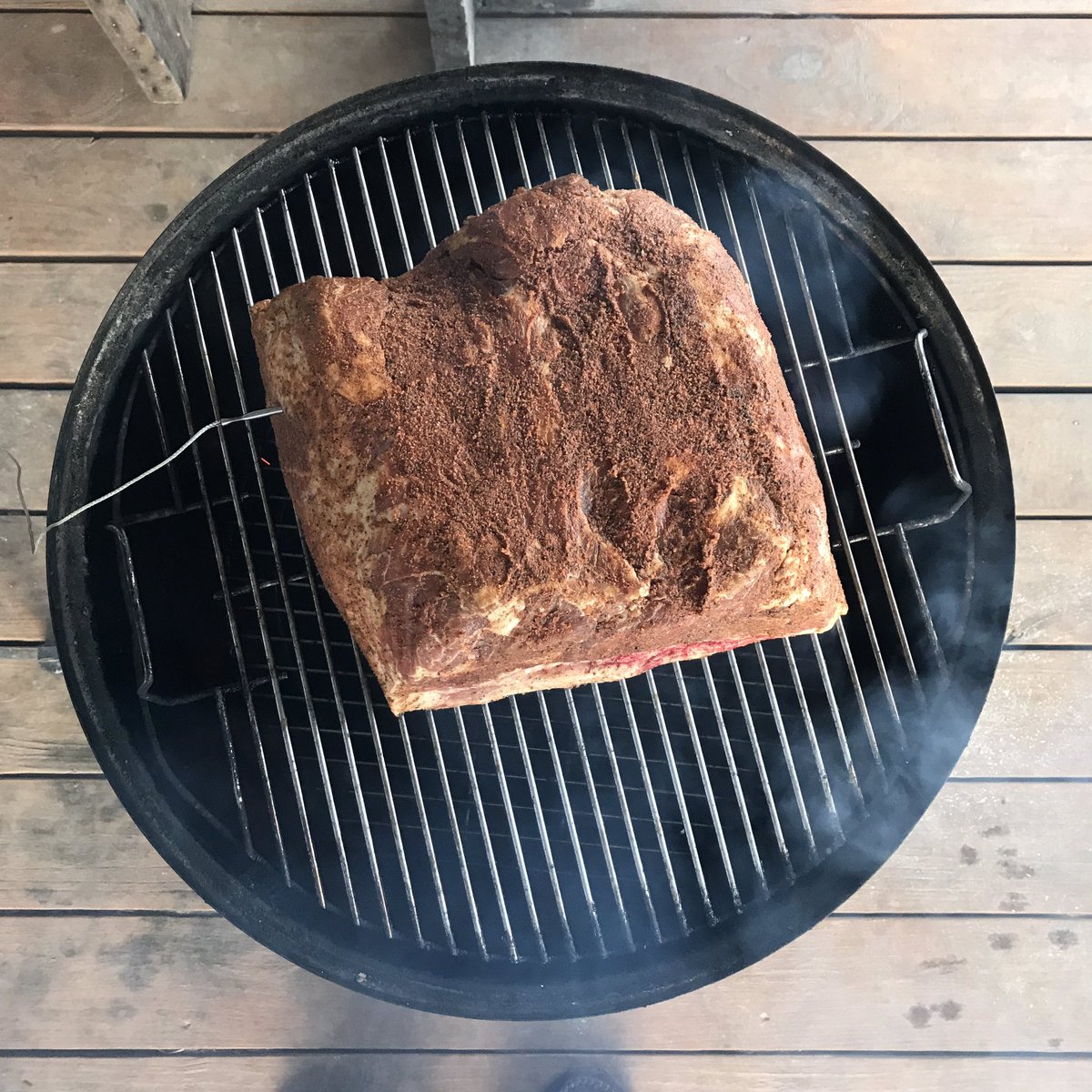 wigginstock's tweet photo. Y'all come back in another 10-12 hours and let's see what's up. #TheMeatIsOn #PorkLife #ThatOtherWhiteMeat #Weber https://t.co/iABC3cfti2