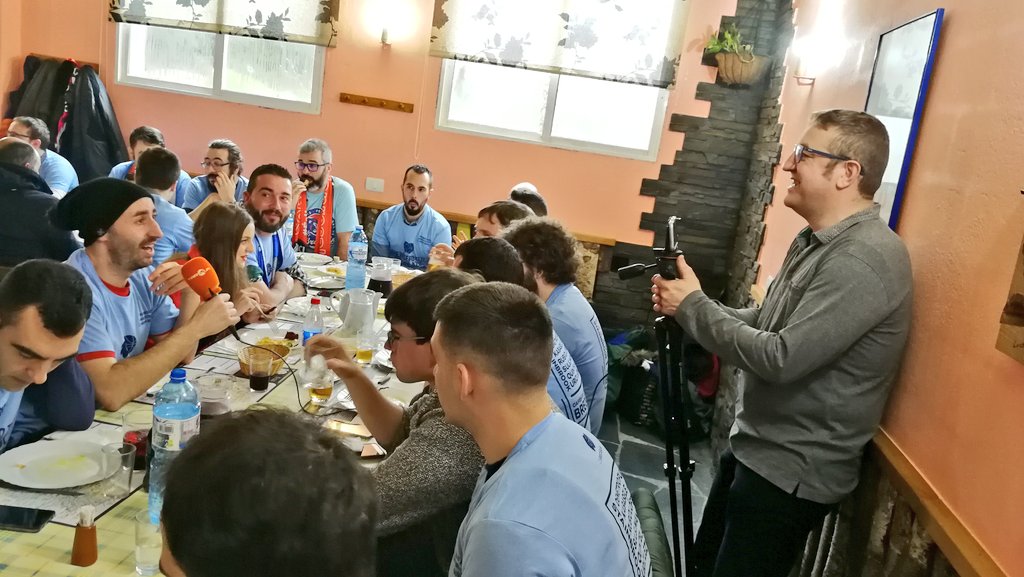 MarkAmposta's tweet photo. Vine a dinar ja, @carlesjodar! 🐙
#BreoManresa #CopaPrincesaLEB https://t.co/QK9hGRJqmx